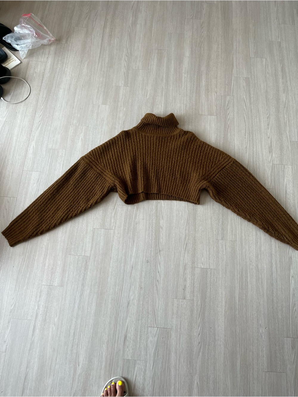 Cropped Turtleneck Sweater - Brown